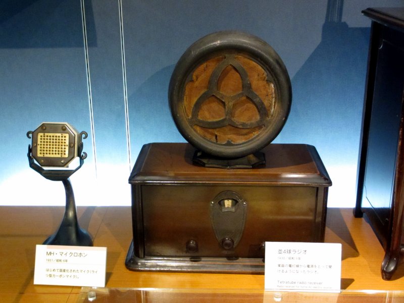 【昭和レトロ】1931年（昭和6年）頃の木製真空管ラジオ